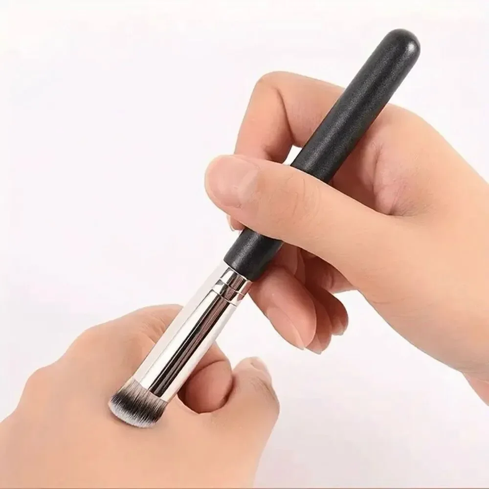 NWT Kabuki Multi-Purpose Face Makeup Brush Blending, Buffing, Flawless Finish